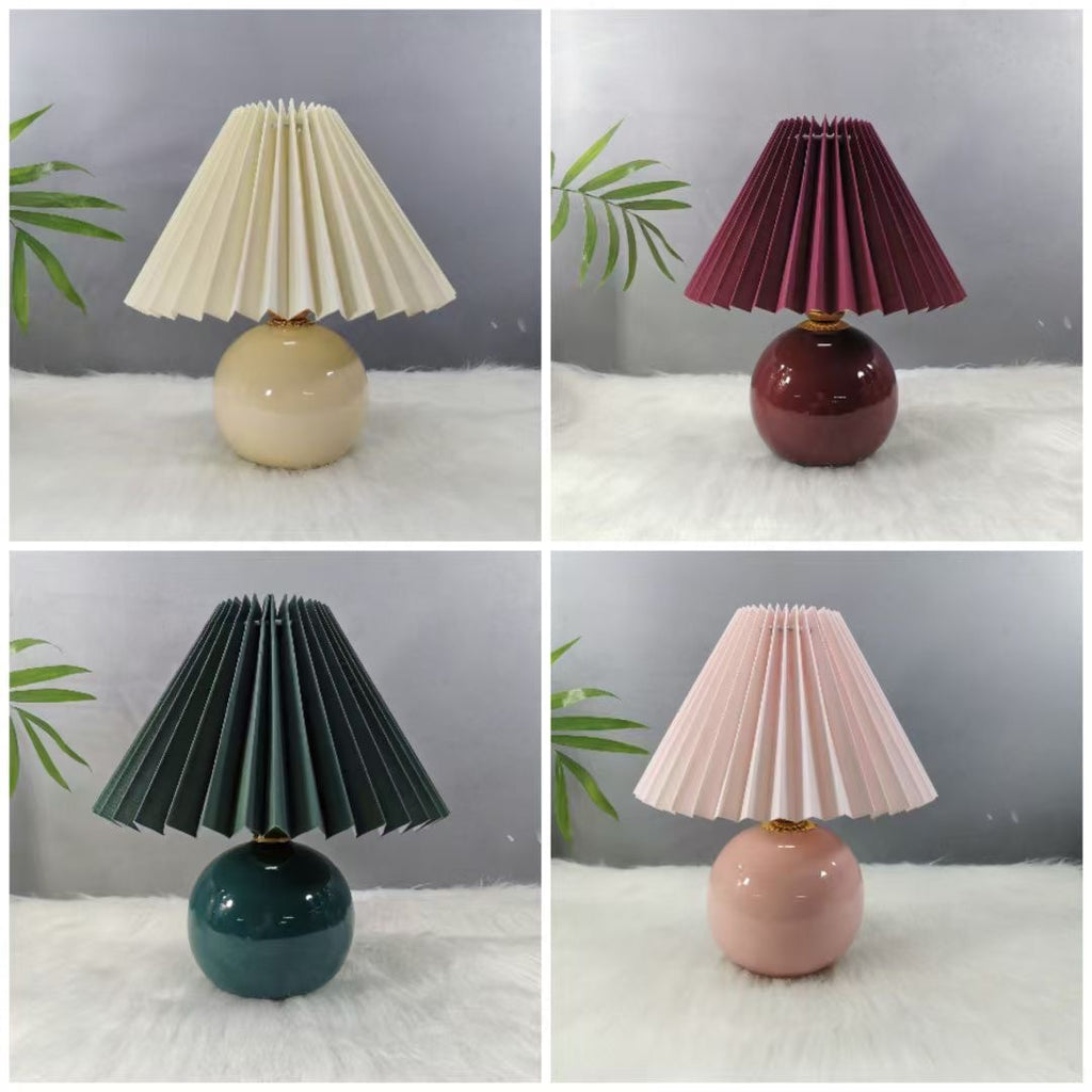 مصباح طاولة عصري بتصميم أوريغامي