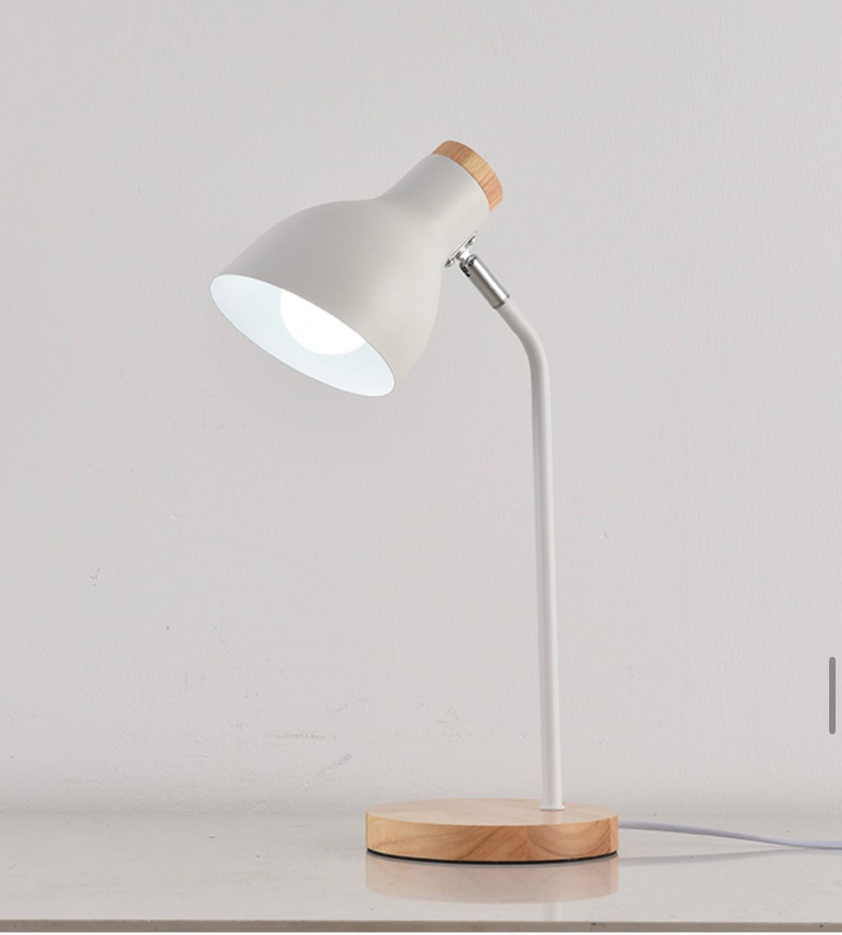 مصباح مكتبي نورديك