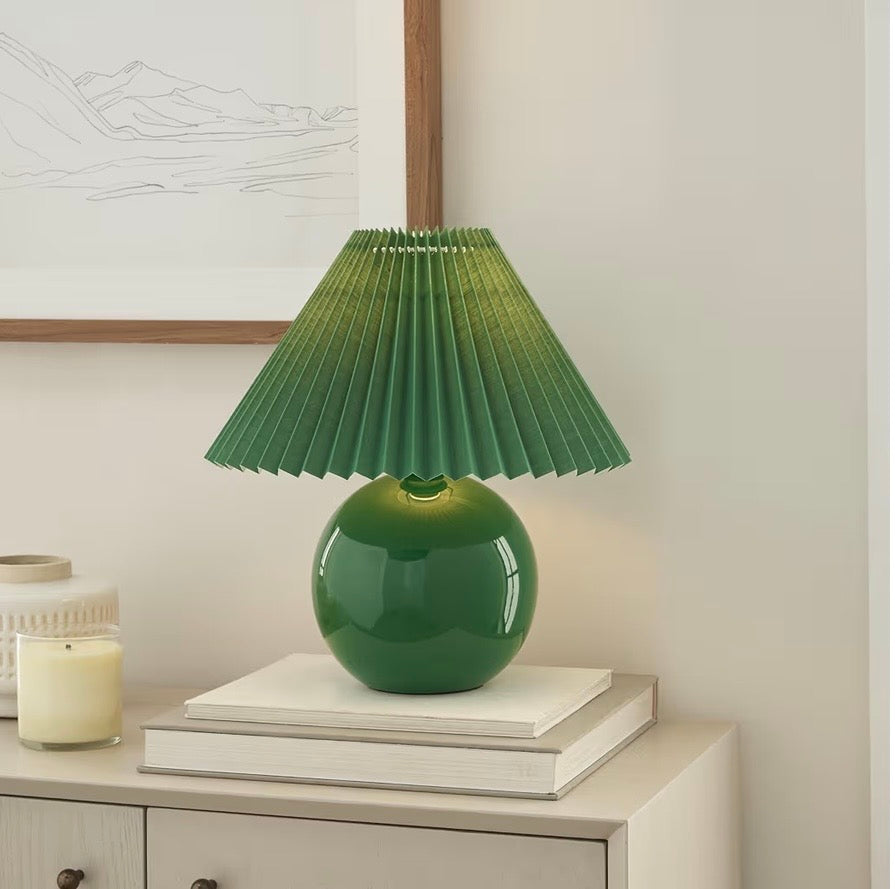 مصباح طاولة عصري بتصميم أوريغامي