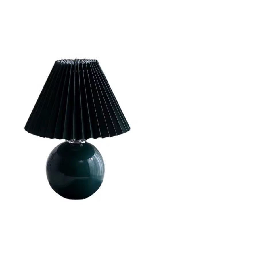 مصباح طاولة عصري بتصميم أوريغامي