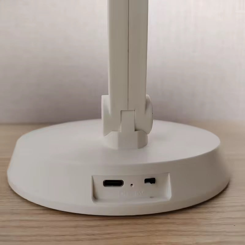 مصباح مكتبي LED  – تصميم عصري وأداء عملي