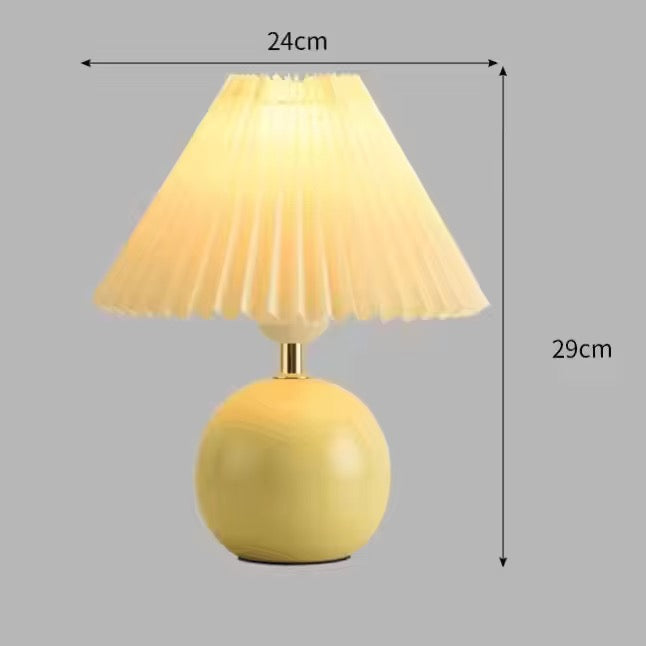 مصباح طاولة عصري بتصميم أوريغامي