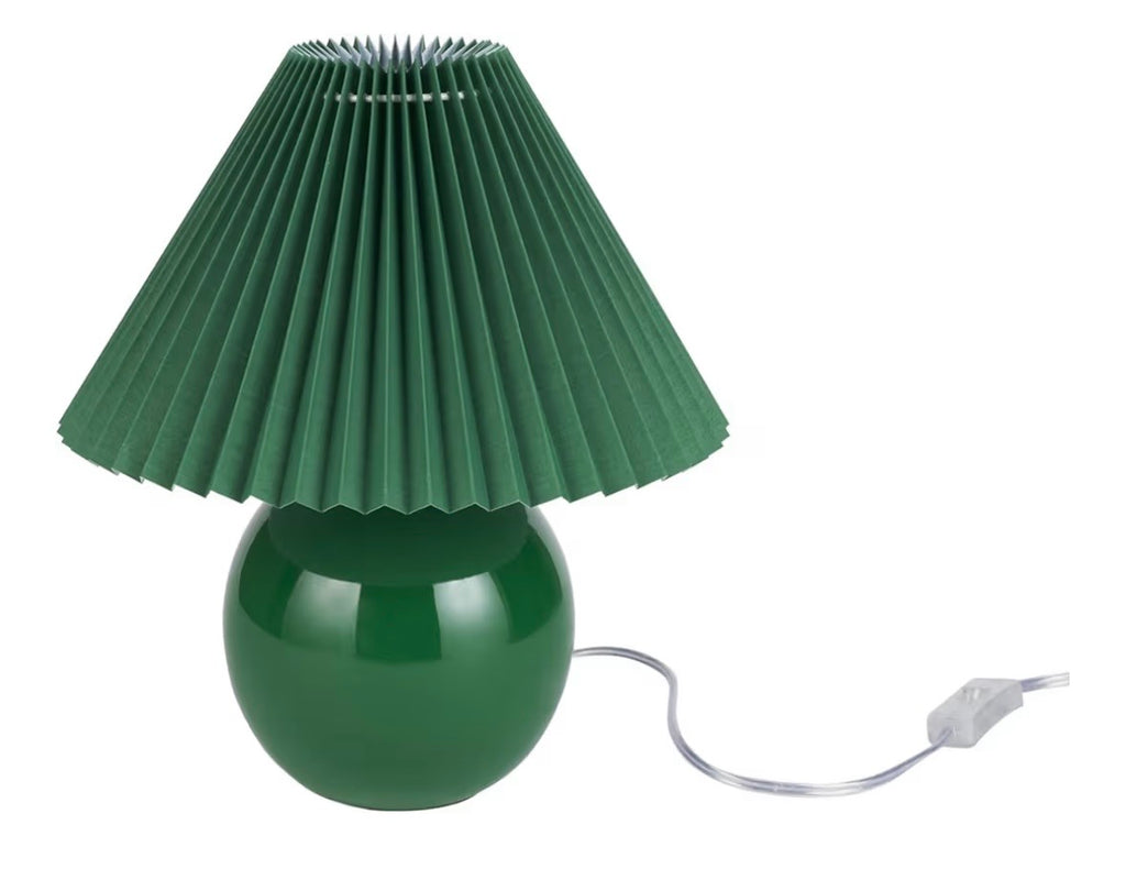 مصباح طاولة عصري بتصميم أوريغامي