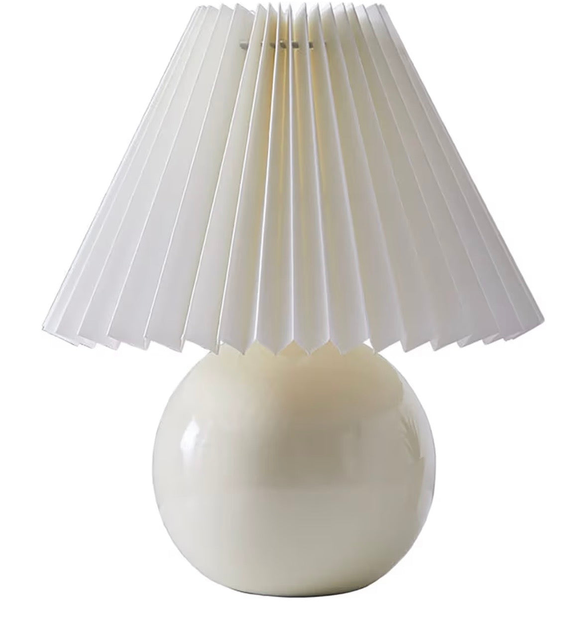 مصباح طاولة عصري بتصميم أوريغامي